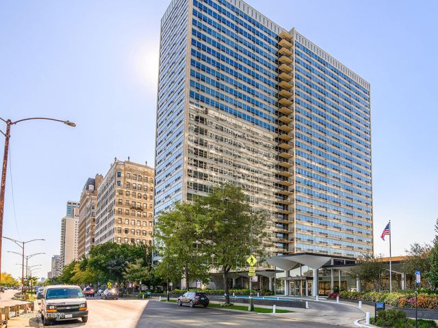 $274,900 | 3550 North Lake Shore Drive, Unit 425 | Lake View East