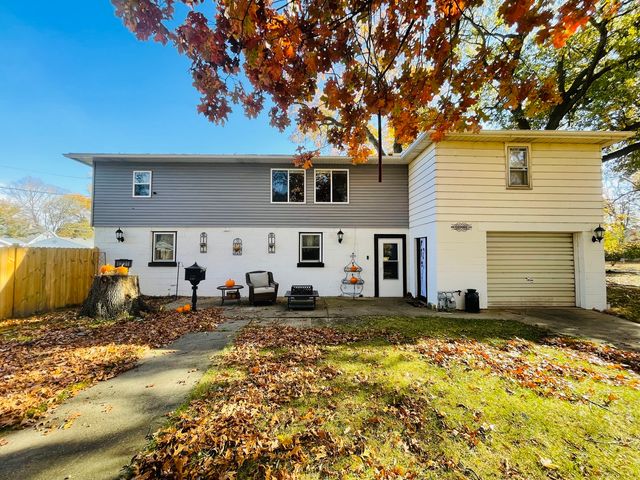 $309,500 | 1301 Hawthorne Avenue | Reading Township - Livingston County