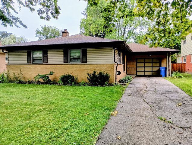 $3,000 | 502 South Edward Street | Mount Prospect