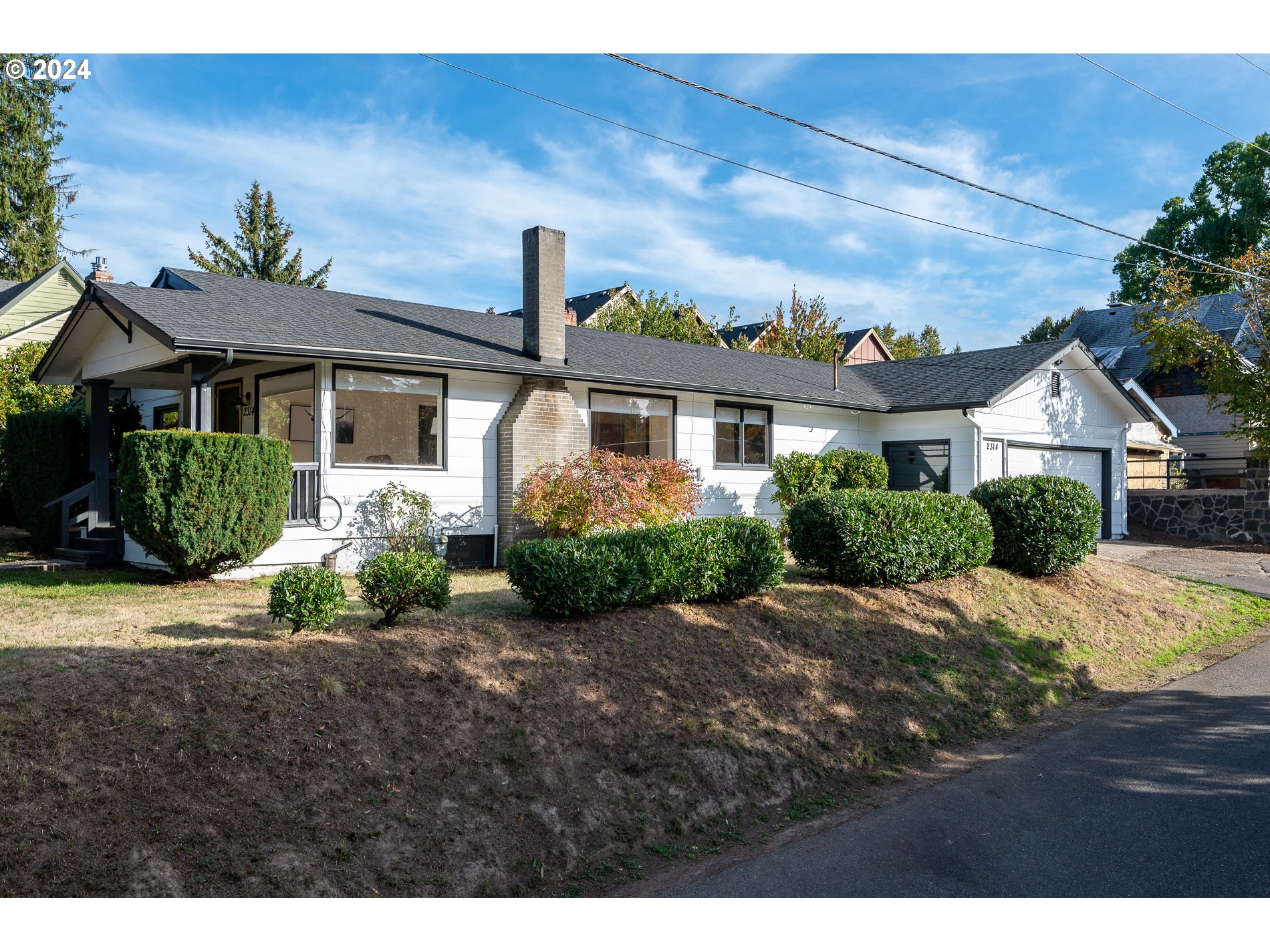 a view of a front of house with a yard