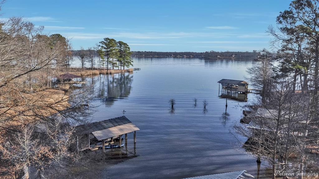 a picture of a lake view