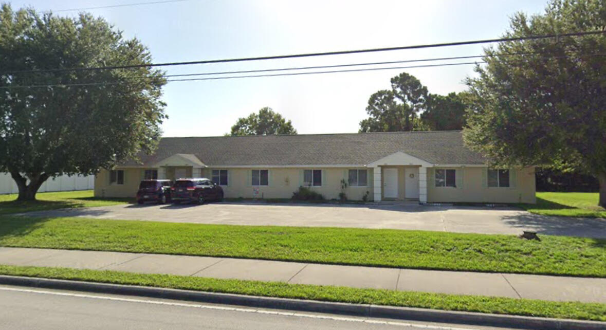 a view of a yard in front of a house