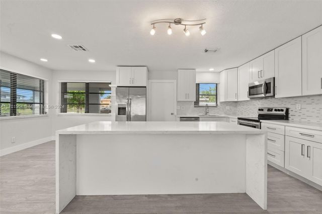 $475,000 | 2847 Southwest 4th Place | Melrose Manors