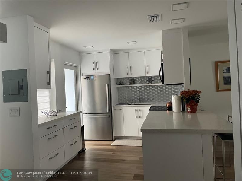 Kitchen w/ss appliances