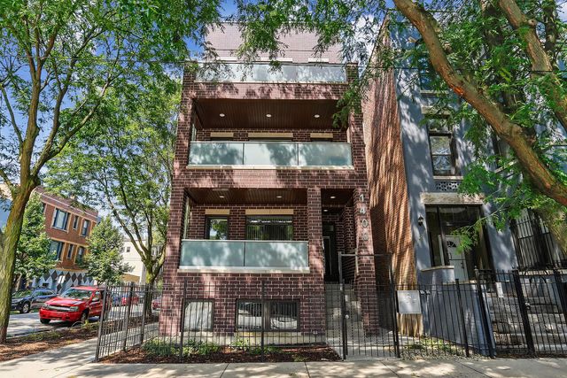 $520,000 | 1400 North Campbell Avenue, Unit 2 | Wicker Park