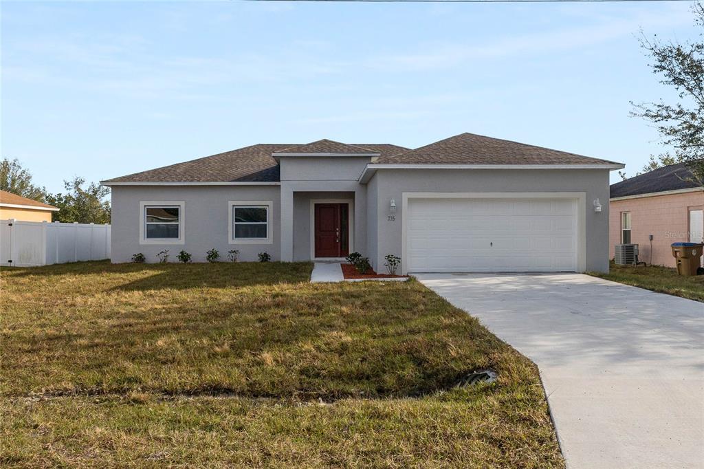 a view of a house with a yard