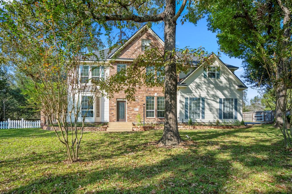 This 4 bedroom, 3.5 bath home in Magnolia is just minutes away from shopping and amenities