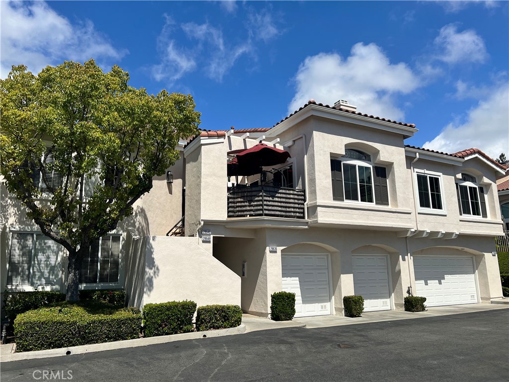 a front view of house with yard