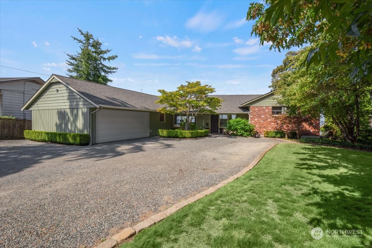 a view of a house with a yard