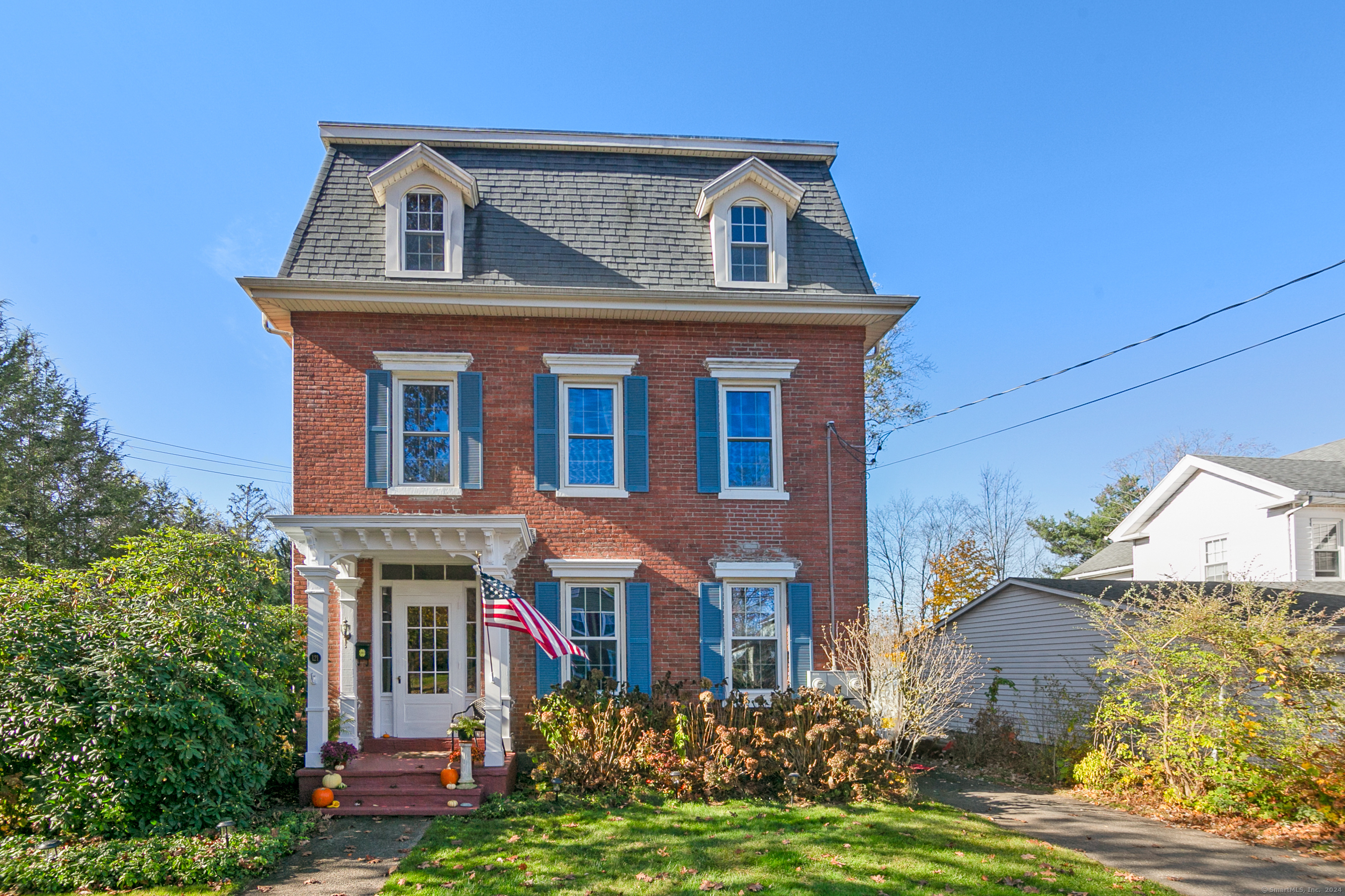 a front view of house with yard