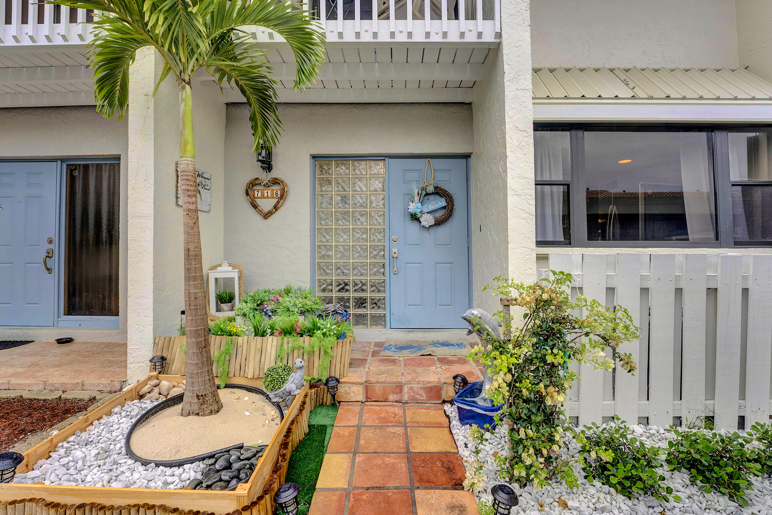 a view of a entryway of a house