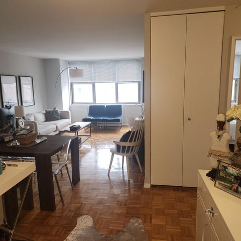 $4,300 | 301 East 79th Street, Unit 25G | Upper East Side