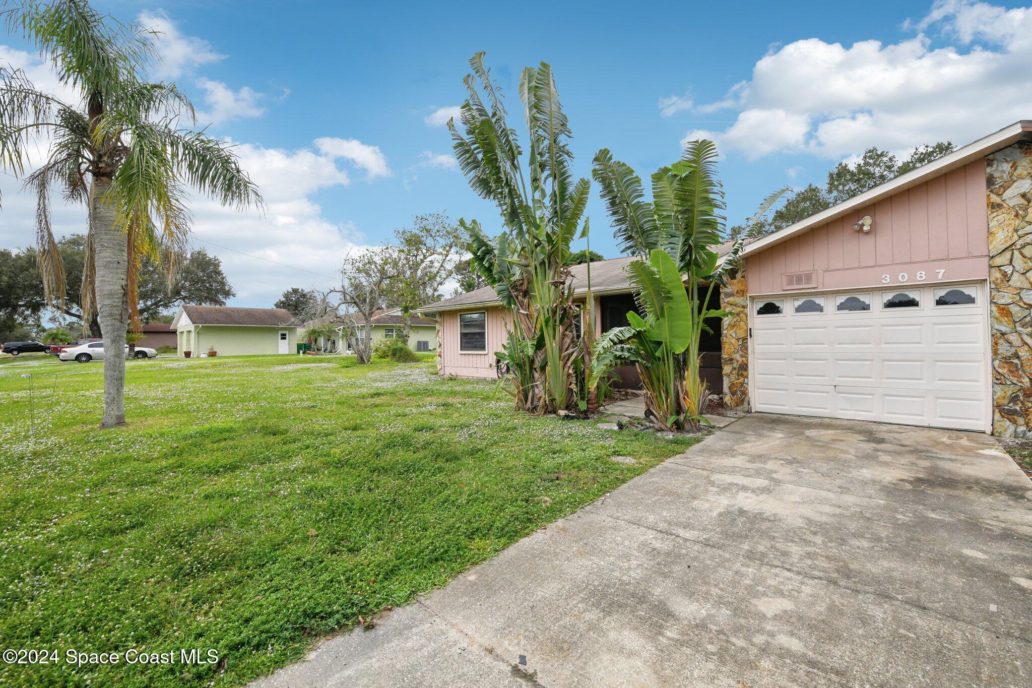 a view of a backyard of the house