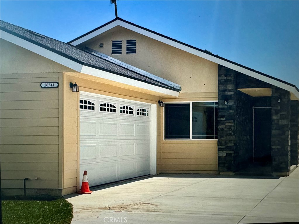 a view of backyard of garage