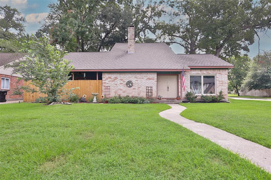 Beautiful corner lot in Londonderry neighborhood.