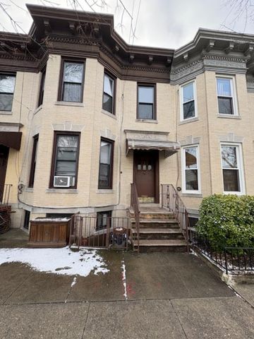 $999,999 | 93-18 103rd Avenue | Ozone Park