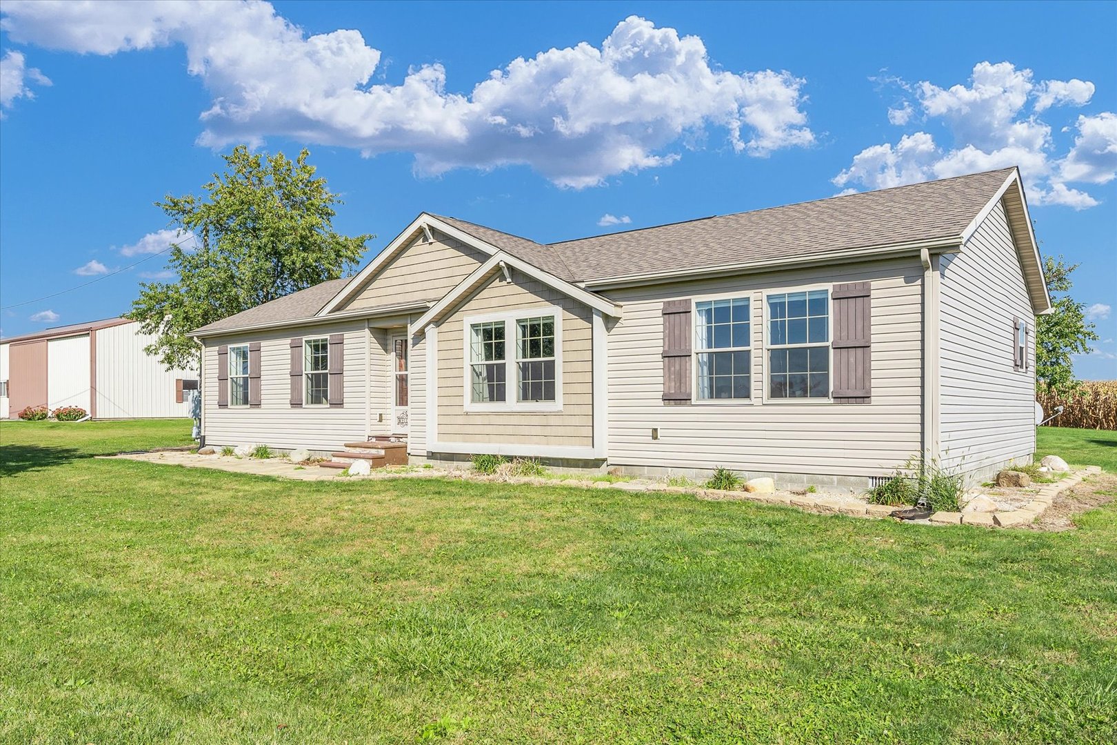 a view of a house with a yard