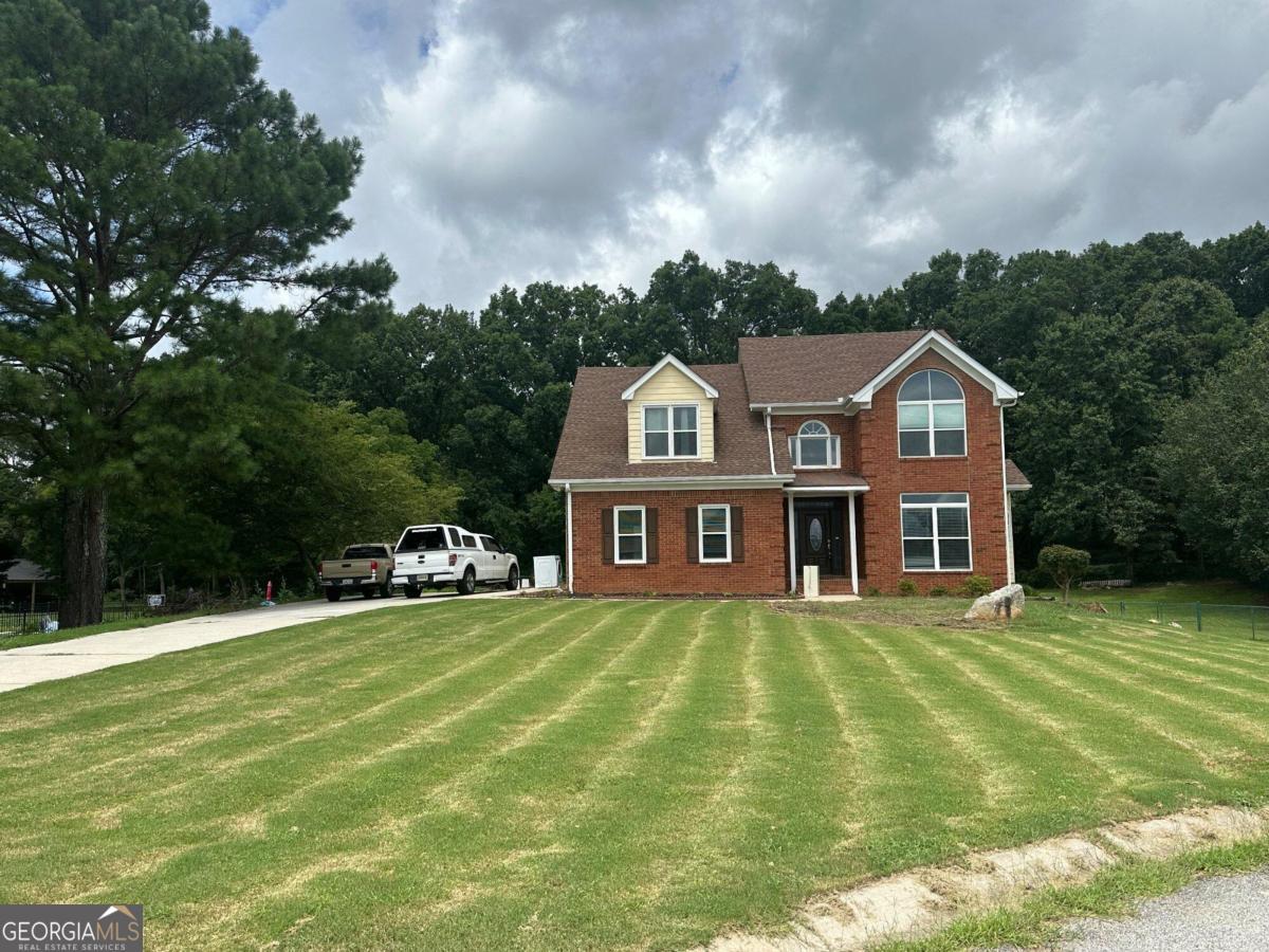 FRONT VIEW OF THE HOUSE