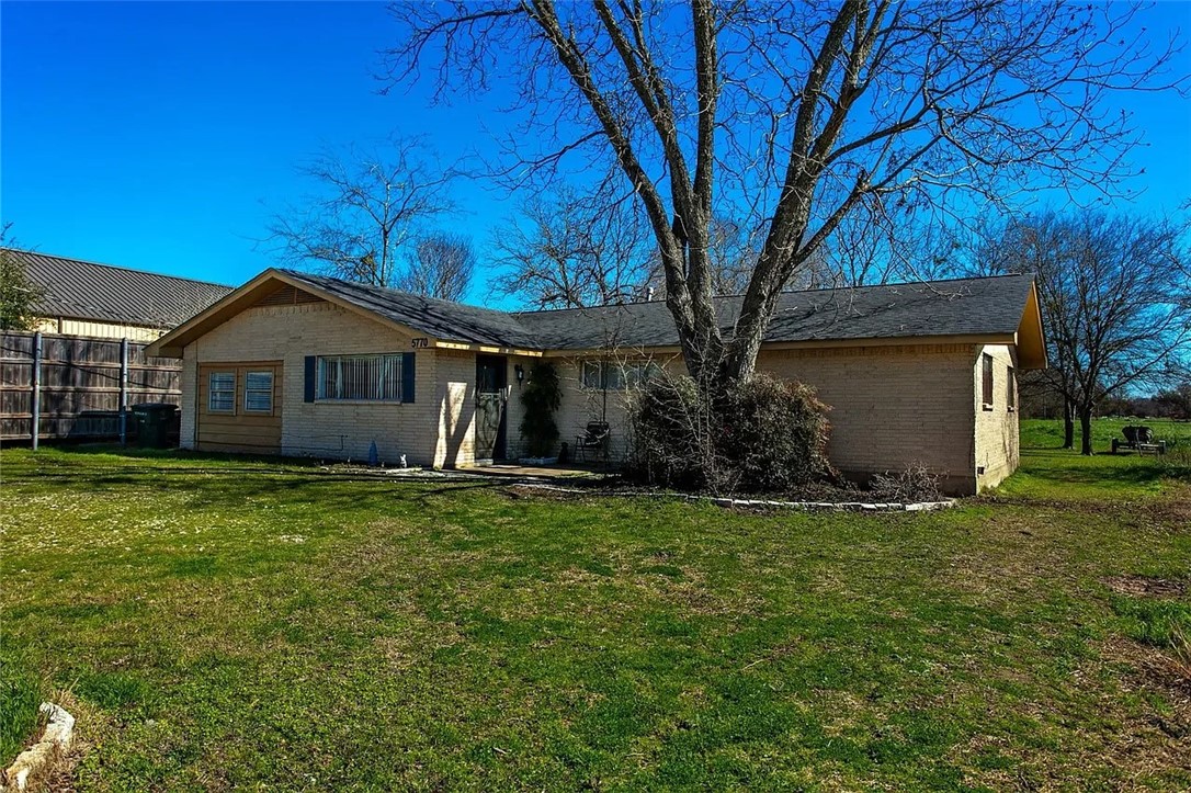 View of front of house featuring a front yard