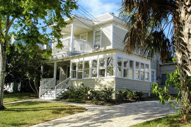 $1,050 | 127 South Peninsula Drive | Surfside Village Historic District