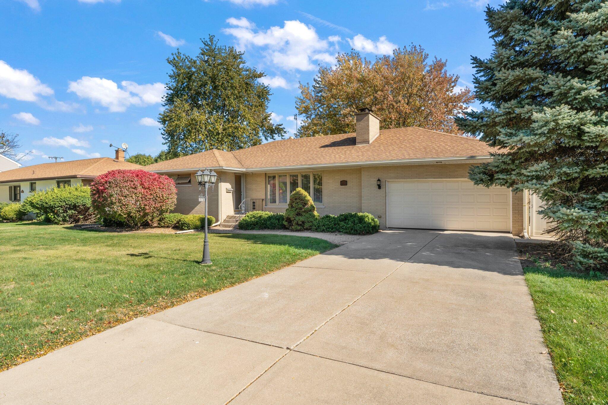 a view of a house with a yard