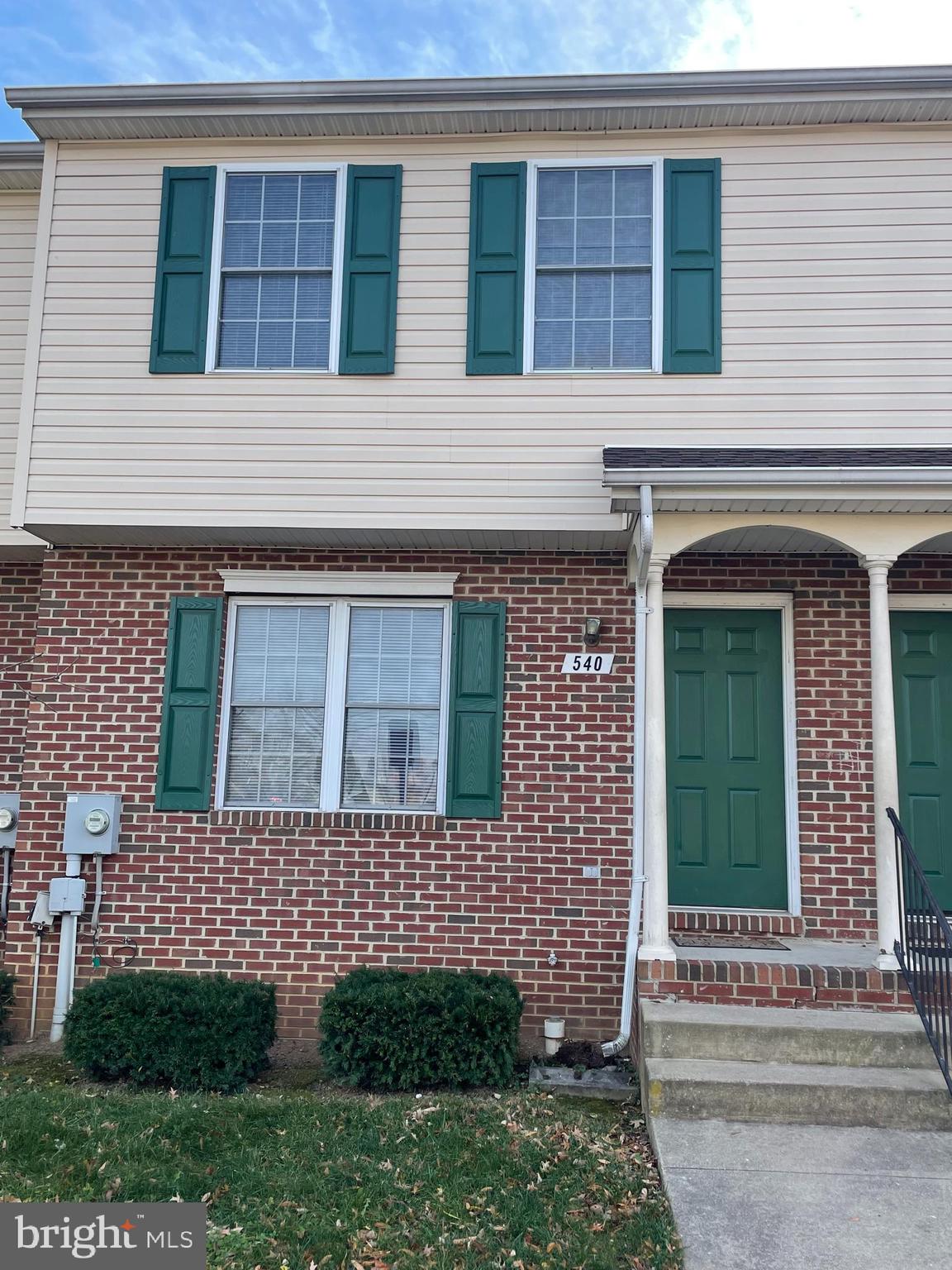 a brick house that has a lots of windows