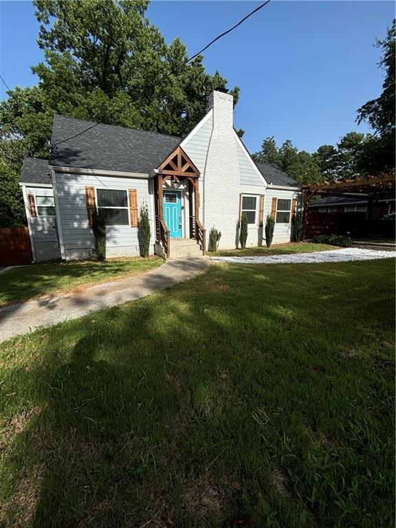 a view of a house with a yard