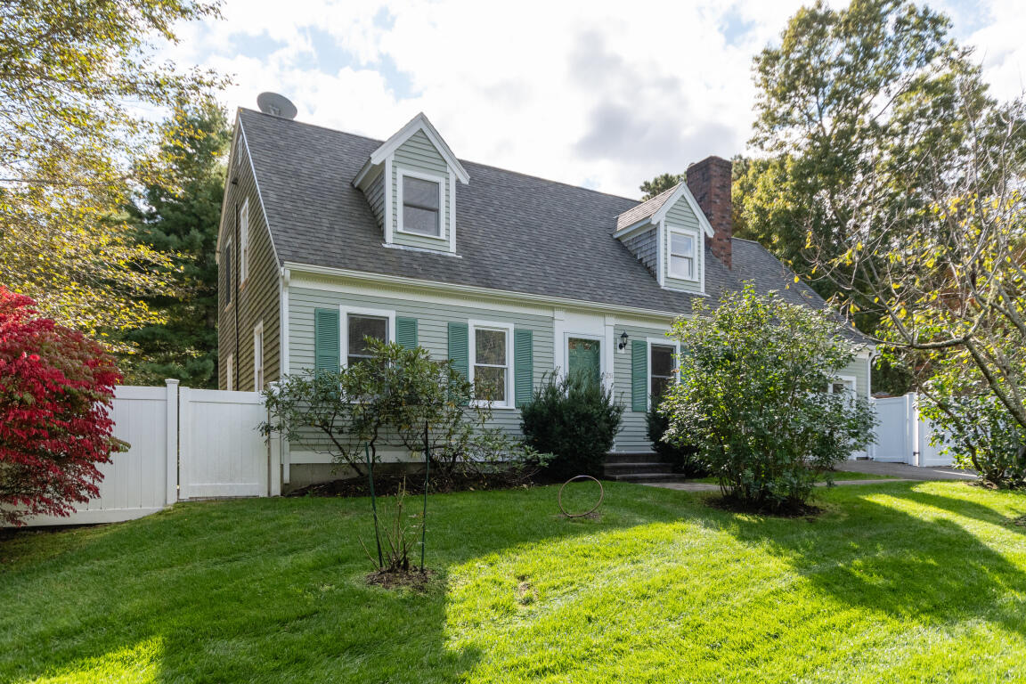 a view of a house with a yard and plants