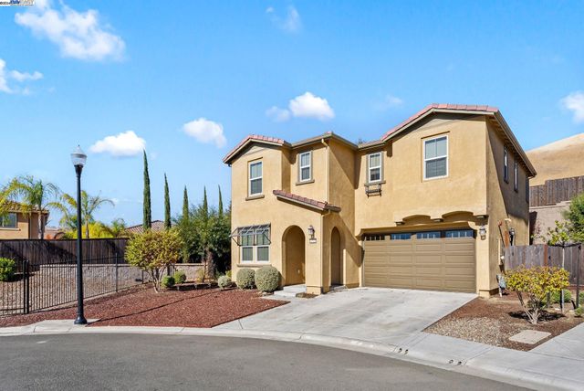 $689,000 | 4500 Tahiti Court | Paradise Valley