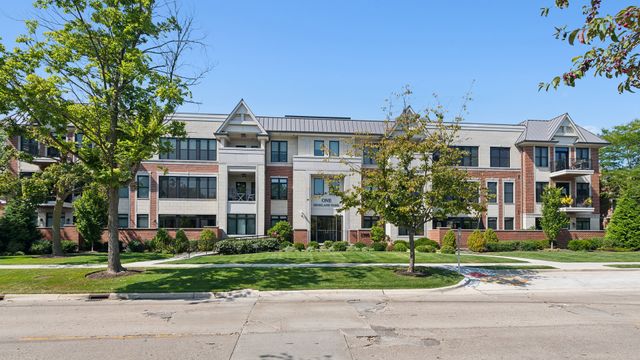 $1,875,000 | 1560 Oakwood Avenue, Unit 205 | Highland Park