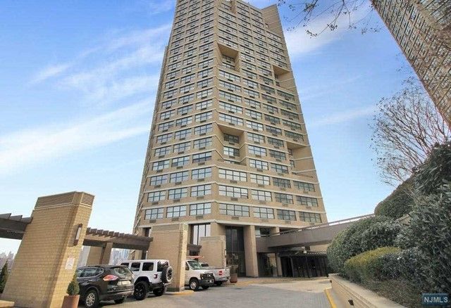 $649,000 | 7000 Boulevard East, Unit 40B | Guttenberg