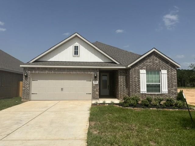 a view of a house with a yard and garage