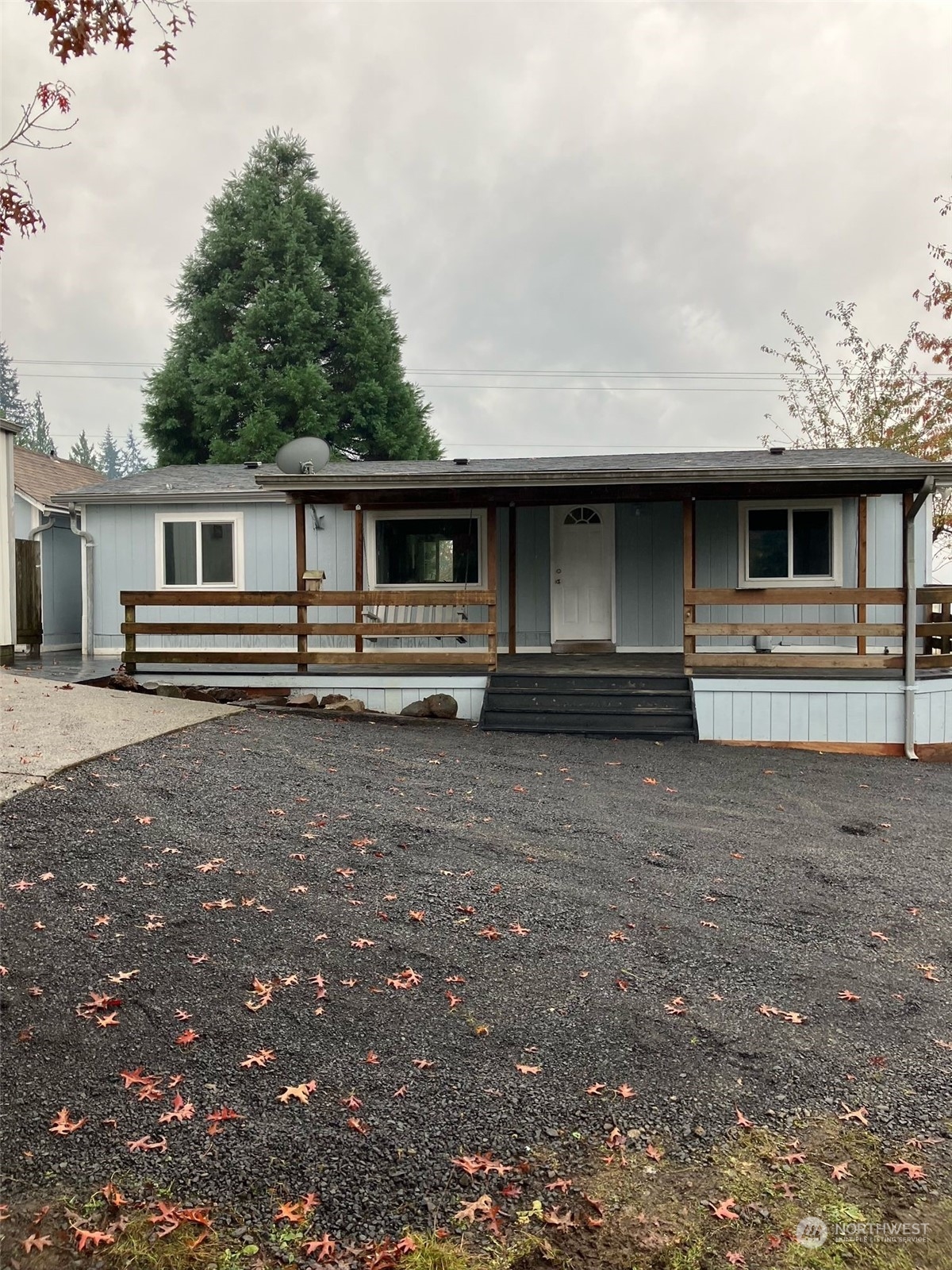 a front view of house with yard