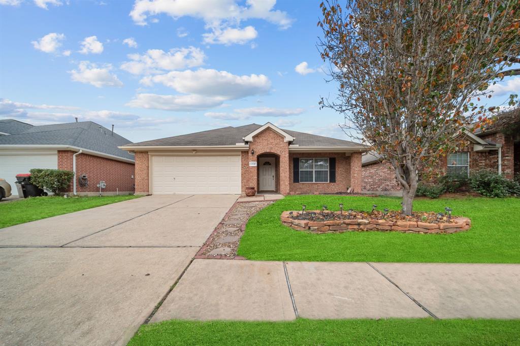 a front view of house with yard