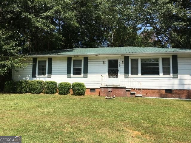 a front view of house with yard