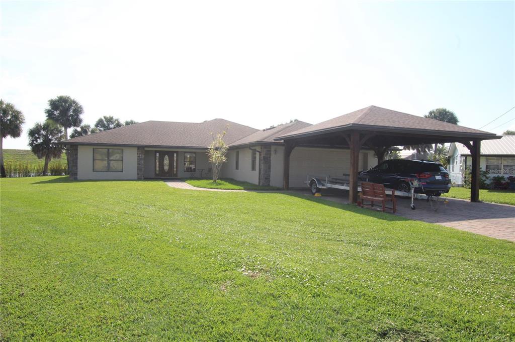 a view of a house with a yard