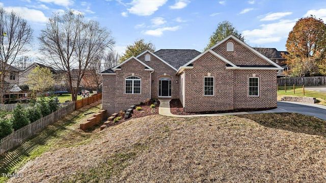 $699,900 | 6 Castleton Court | Johnson City