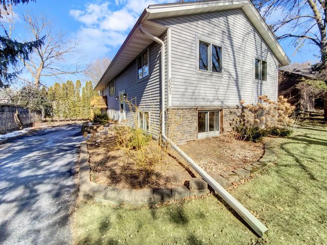 $430,000 | 661 2nd Avenue | Mendota Heights