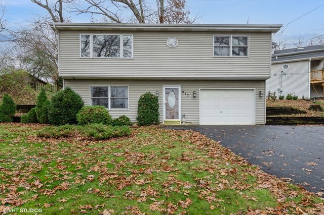 $250,000 | 917 Valley Avenue | McHenry Township - McHenry County