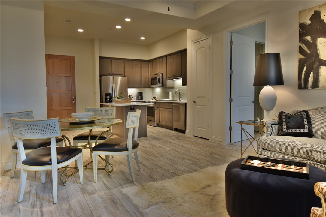 Open floorplan to enjoy guests