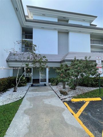 $1,750 | 711 North Pine Island Road, Unit 111 | Jacaranda