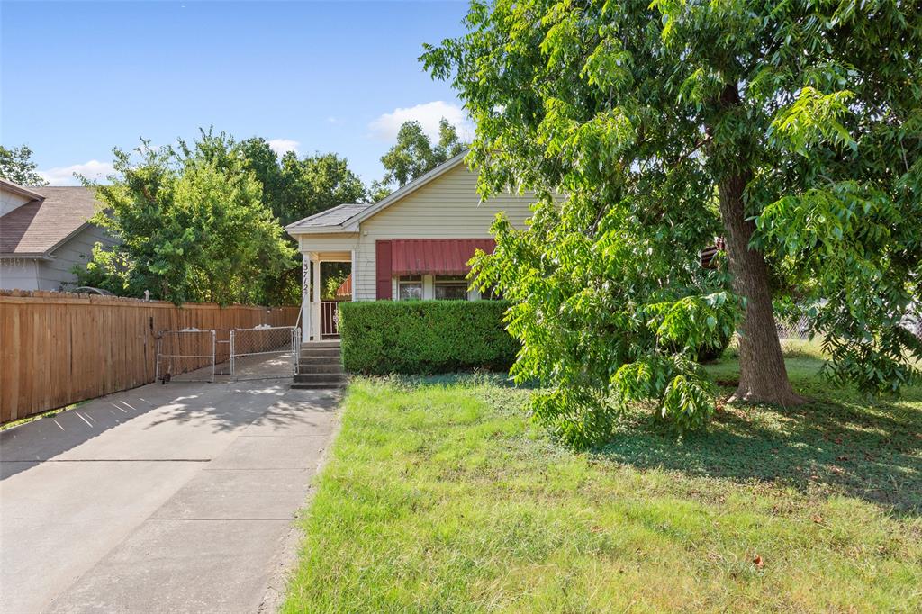 a house view with a backyard space