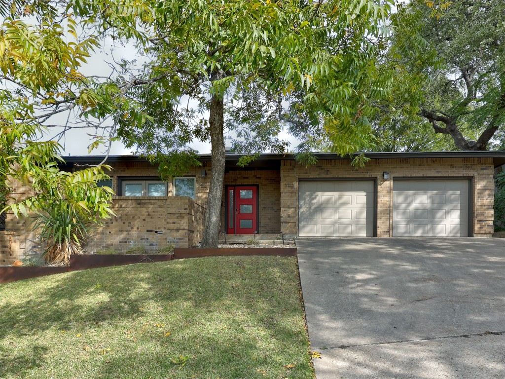 a view of a house with a small yard