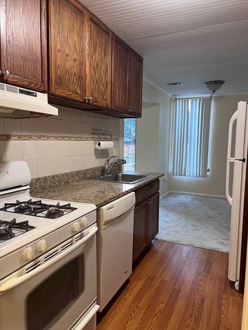 $1,700 | 32 Shrewsbury Green Drive, Unit D | Shrewsbury