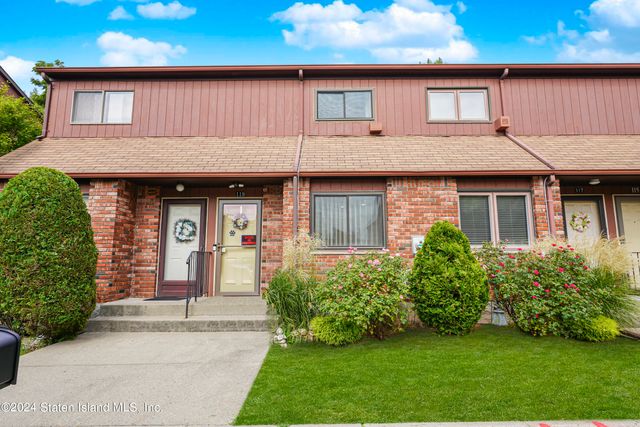 $575,000 | 119 Stonegate Drive | Grasmere