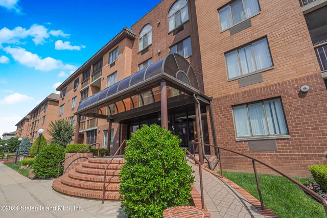 $429,900 | 95 Essex Drive, Unit 1F | Heartland Village