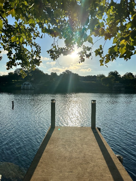 Imagine starting each morning peacefully with your cup of coffee and a meditation at our private community Lake Austin park.  Bring your boat, jet ski or paddle board and enjoy!