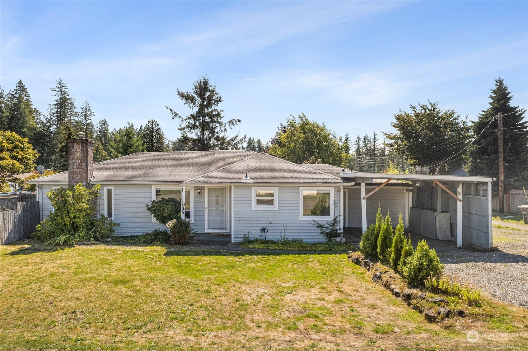 a view of a house with a yard