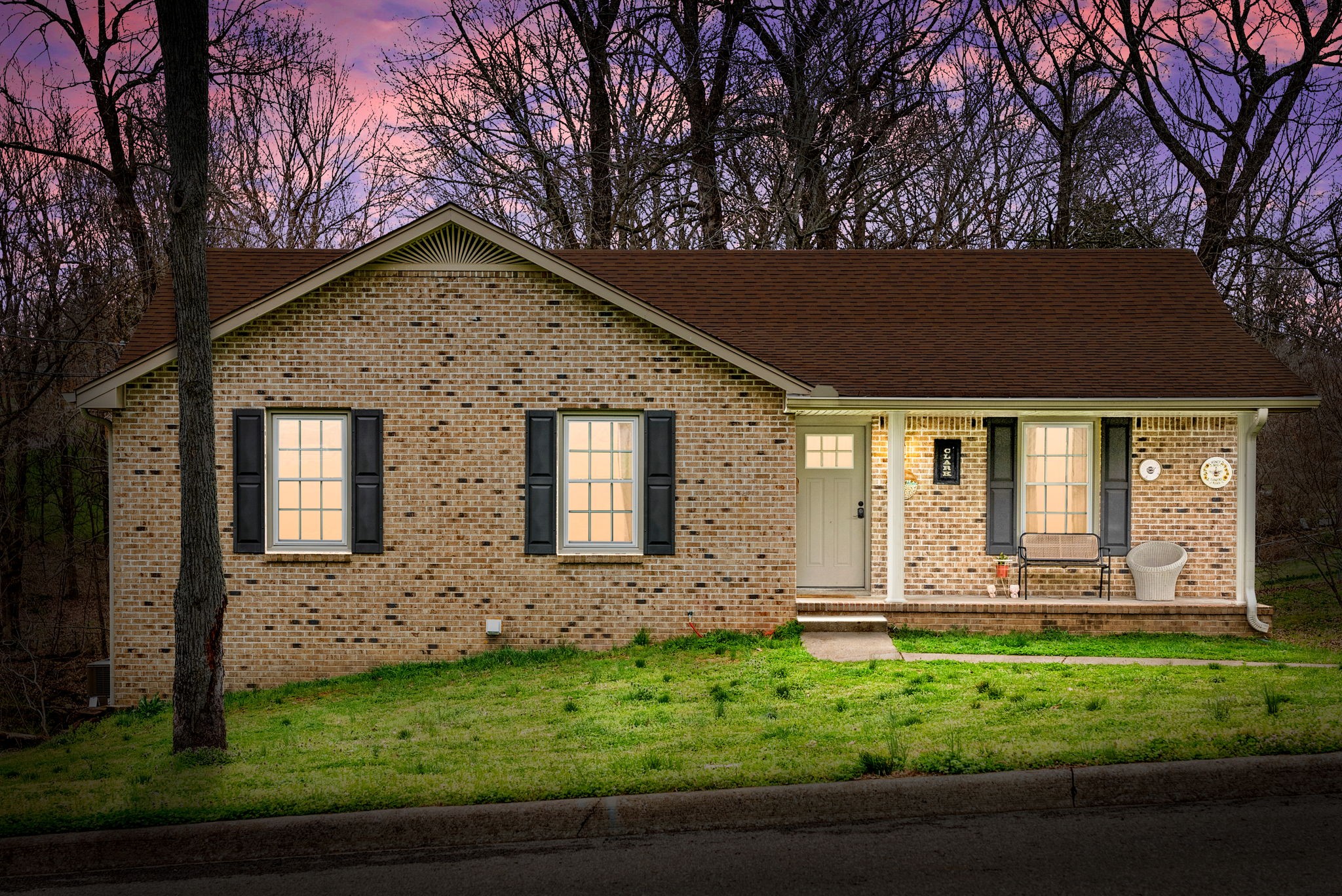 a view of a house with a yard