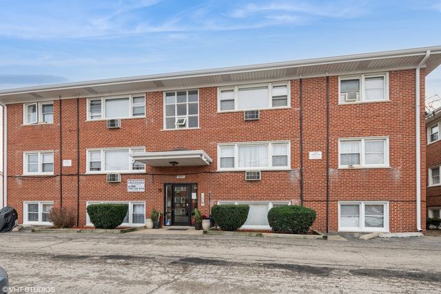 $184,900 | 10139 Hartford Court, Unit 2B | Schiller Park